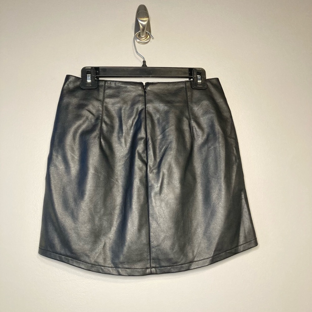 TGLA Black Faux Leather Mini Skirt S Sexy Biker.
Super cute and very sexy! - Picture 2 of 5